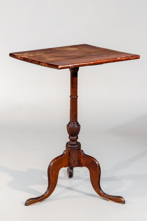 A fine country Queen Anne candlestand