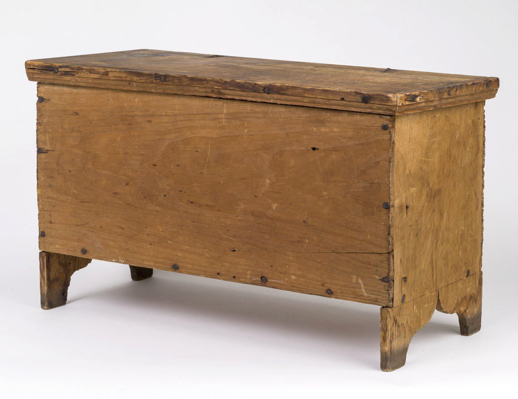A small early 19th century six board chest 